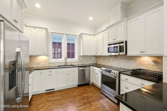 8707 Featherbell Blvd, Prospect, KY 40059