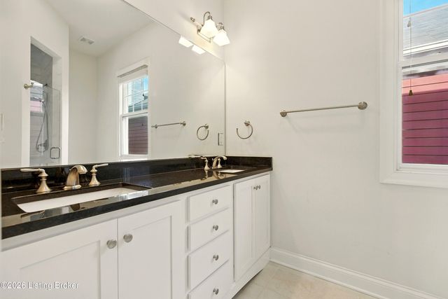 8707 Featherbell Blvd, Prospect, KY 40059