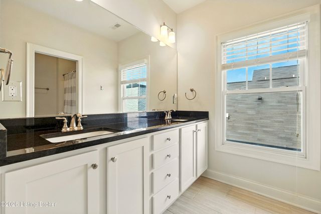 8707 Featherbell Blvd, Prospect, KY 40059