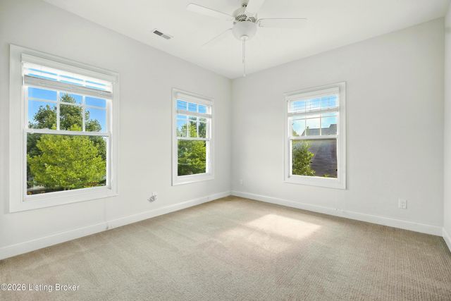 8707 Featherbell Blvd, Prospect, KY 40059