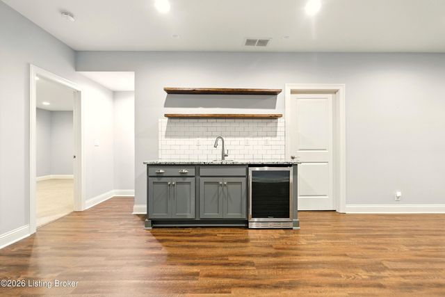 8707 Featherbell Blvd, Prospect, KY 40059