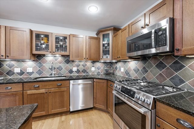 424 S Home Avenue, Park Ridge, IL 60068