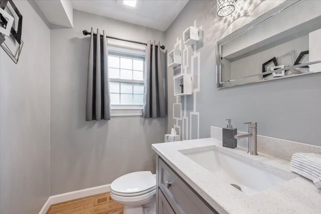 424 S Home Avenue, Park Ridge, IL 60068