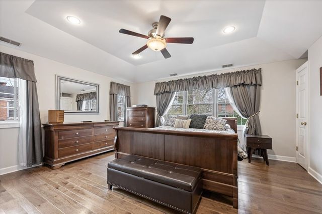 424 S Home Avenue, Park Ridge, IL 60068