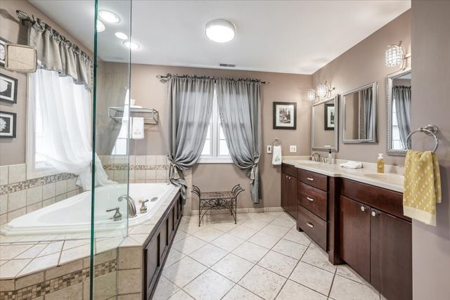 424 S Home Avenue, Park Ridge, IL 60068