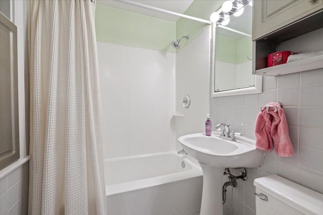 424 S Home Avenue, Park Ridge, IL 60068