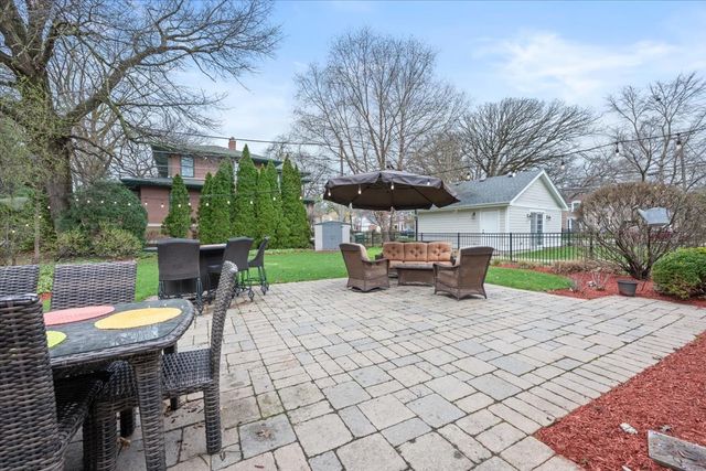 424 S Home Avenue, Park Ridge, IL 60068