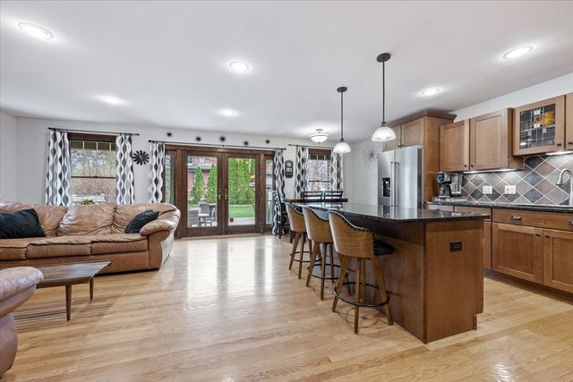 424 S Home Avenue, Park Ridge, IL 60068