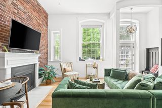 52 Sanborn St 1, Reading, MA 01867