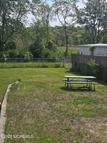 330 Elizabeth Avenue, Toms River, NJ 08753