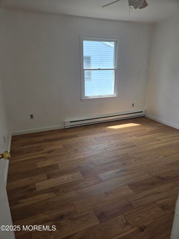 330 Elizabeth Avenue, Toms River, NJ 08753