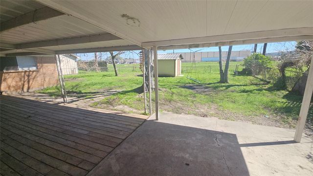 1621 Crestmont Drive, Stafford, TX 77477