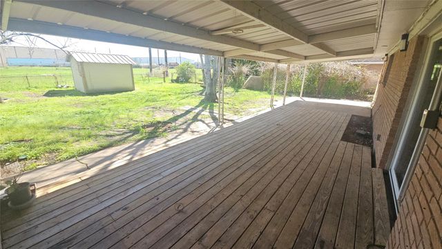 1621 Crestmont Drive, Stafford, TX 77477