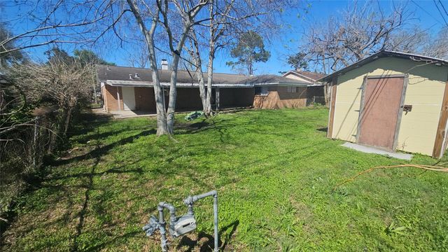 1621 Crestmont Drive, Stafford, TX 77477