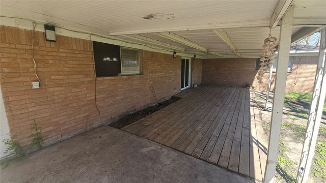 1621 Crestmont Drive, Stafford, TX 77477