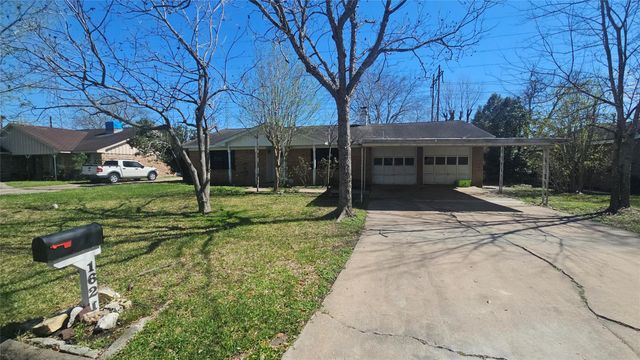 1621 Crestmont Drive, Stafford, TX 77477