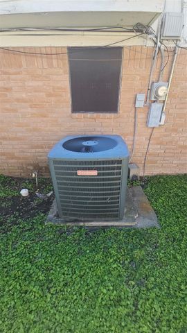 1621 Crestmont Drive, Stafford, TX 77477