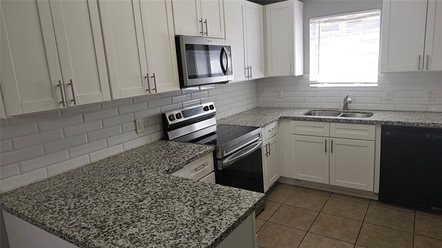 1621 Crestmont Drive, Stafford, TX 77477