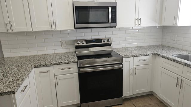 1621 Crestmont Drive, Stafford, TX 77477