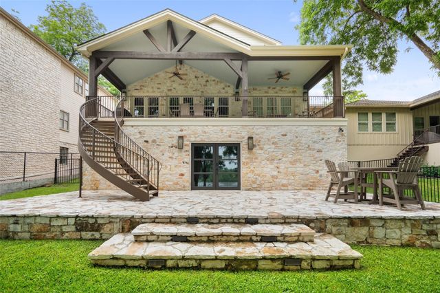 327 Meadowlakes DR, Meadowlakes, TX 78654