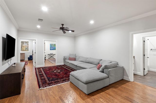 327 Meadowlakes DR, Meadowlakes, TX 78654