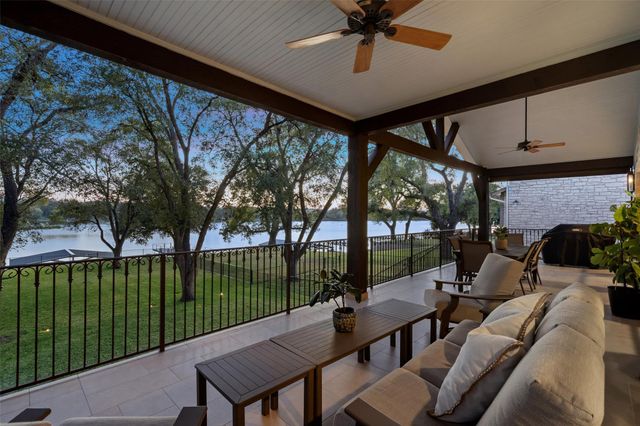 327 Meadowlakes DR, Meadowlakes, TX 78654
