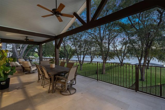 327 Meadowlakes DR, Meadowlakes, TX 78654