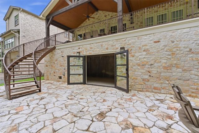 327 Meadowlakes DR, Meadowlakes, TX 78654