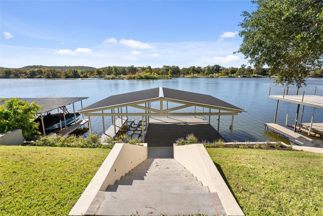 327 Meadowlakes DR, Meadowlakes, TX 78654