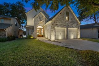 327 Meadowlakes DR, Meadowlakes, TX 78654