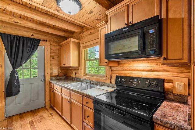2171 Johnsontown Road, Thomasville, NC 27360