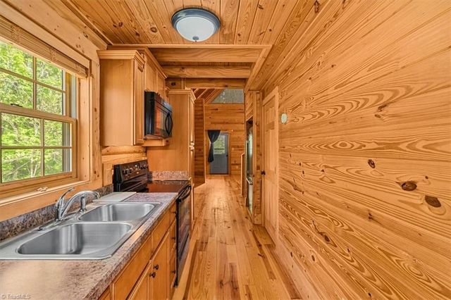 2171 Johnsontown Road, Thomasville, NC 27360