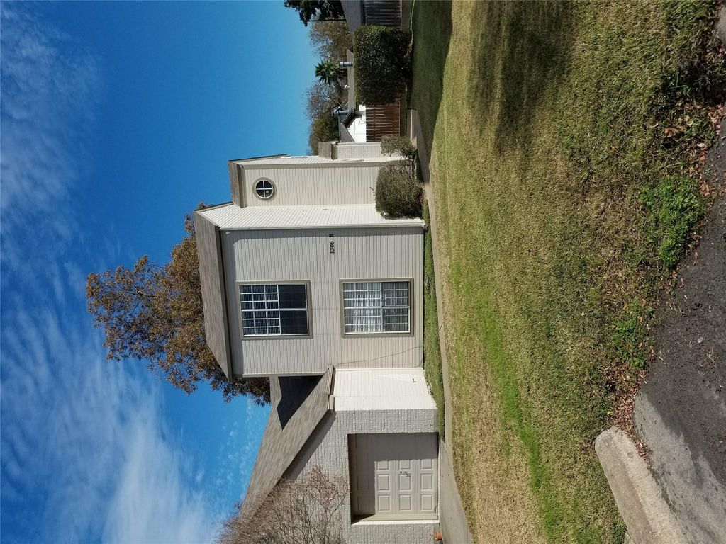 1306 Danbury SQ B, Austin, TX 78723