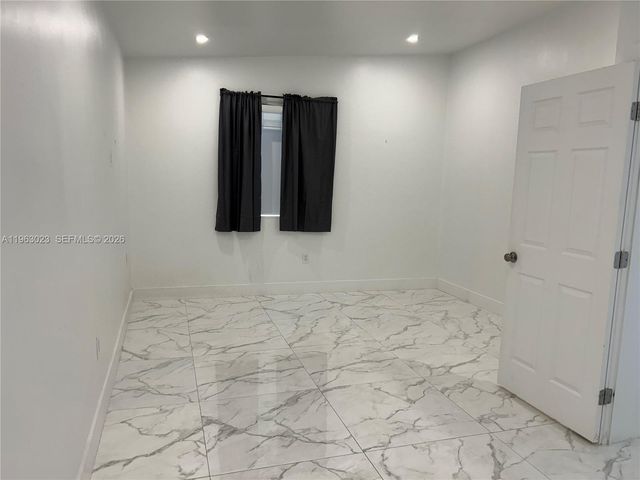 6501 SW 34th St, Miami, FL 33155