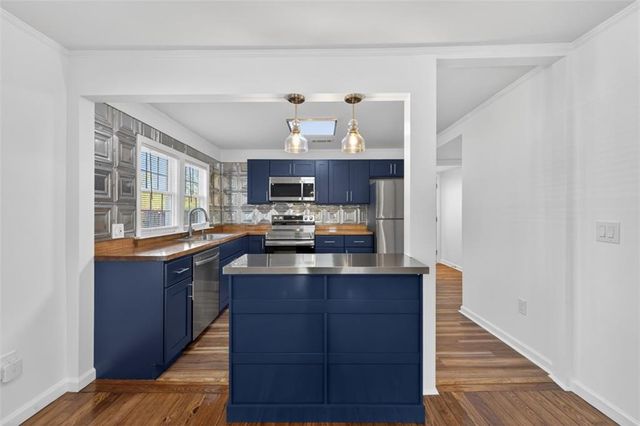 240 E 5th Ave, Winder, GA 30680