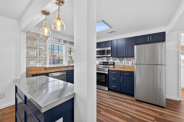 240 E 5th Ave, Winder, GA 30680