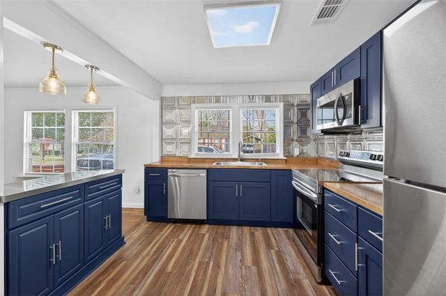 240 E 5th Ave, Winder, GA 30680