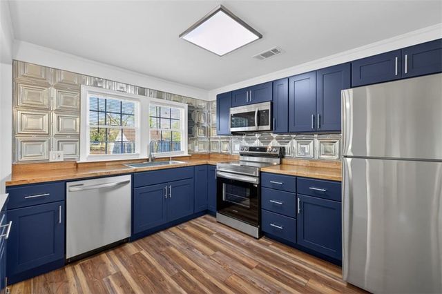 240 E 5th Ave, Winder, GA 30680