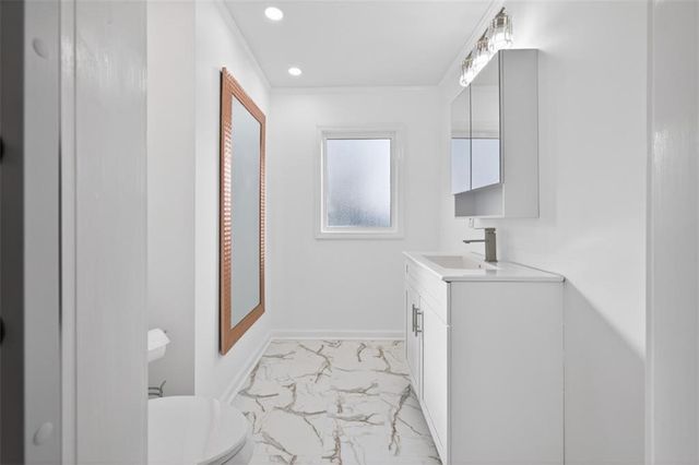 240 E 5th Ave, Winder, GA 30680