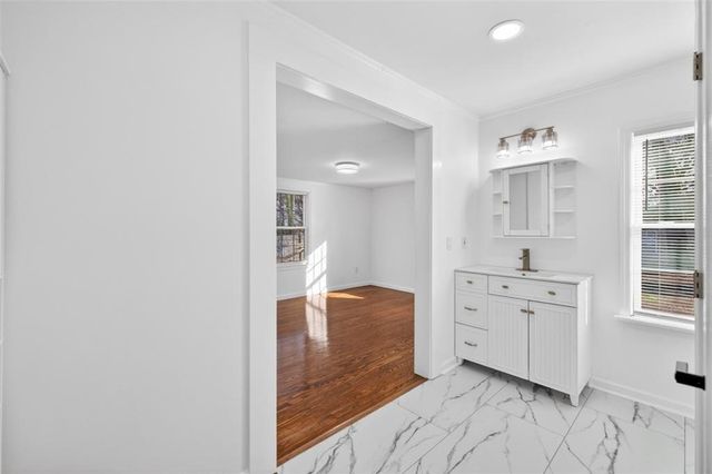 240 E 5th Ave, Winder, GA 30680