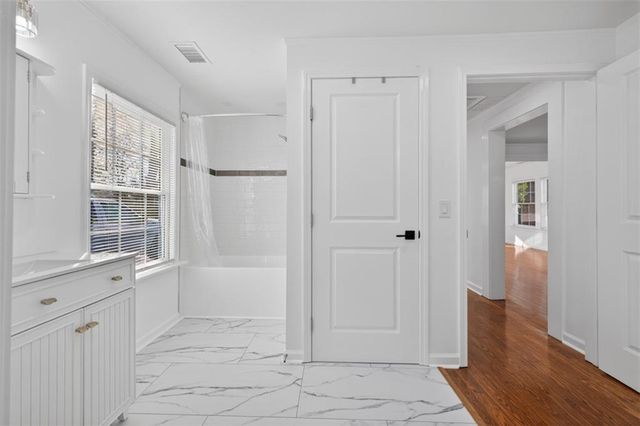 240 E 5th Ave, Winder, GA 30680