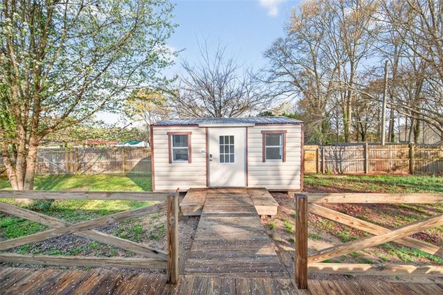 240 E 5th Ave, Winder, GA 30680