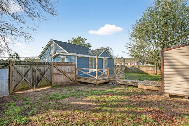 240 E 5th Ave, Winder, GA 30680