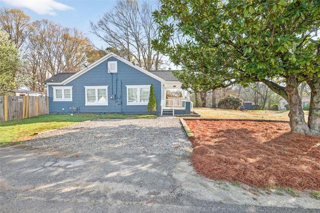 240 E 5th Ave, Winder, GA 30680