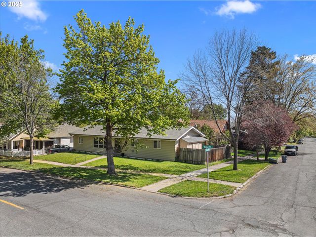 1701 WALNUT St, La Grande, OR 97850
