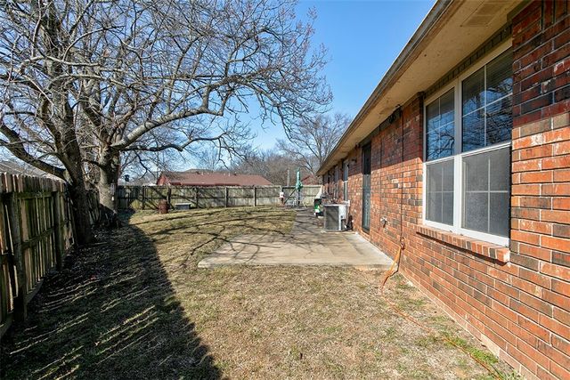 706 Meghan Street, Siloam Springs, AR 72761