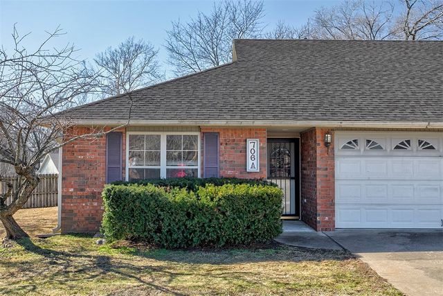 706 Meghan Street, Siloam Springs, AR 72761