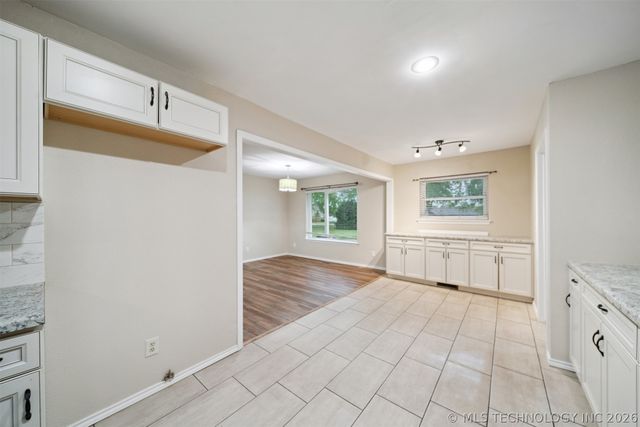10905 E Canyon Oaks Circle, Claremore, OK 74017