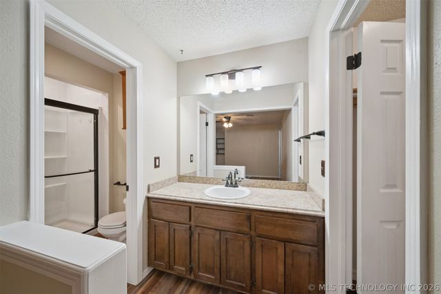 10905 E Canyon Oaks Circle, Claremore, OK 74017