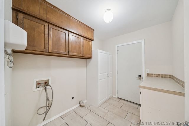 10905 E Canyon Oaks Circle, Claremore, OK 74017
